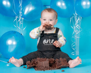 Celebrate-your-baby’s-first-birthday-with-a-joyful-cake-smash-and-splash-session.-Beautiful,-meaningful-portraits-in-Sussex-and-Kent
